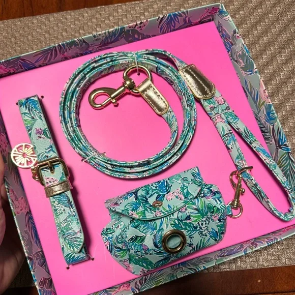 Lily Pulitzer Floral Dog Leash and Collar Set with Pouch - Picture 5 of 7
